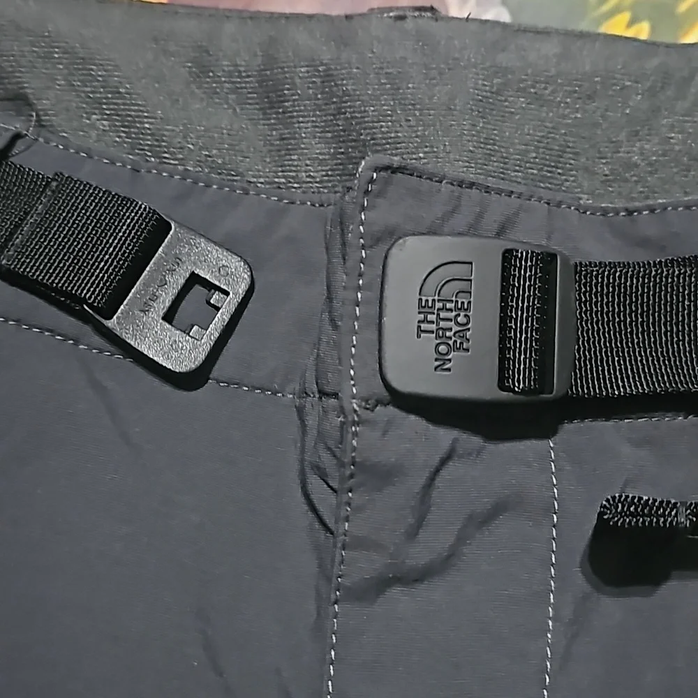 North Face Belted Convertible Pants Zippered Ankle Size 40